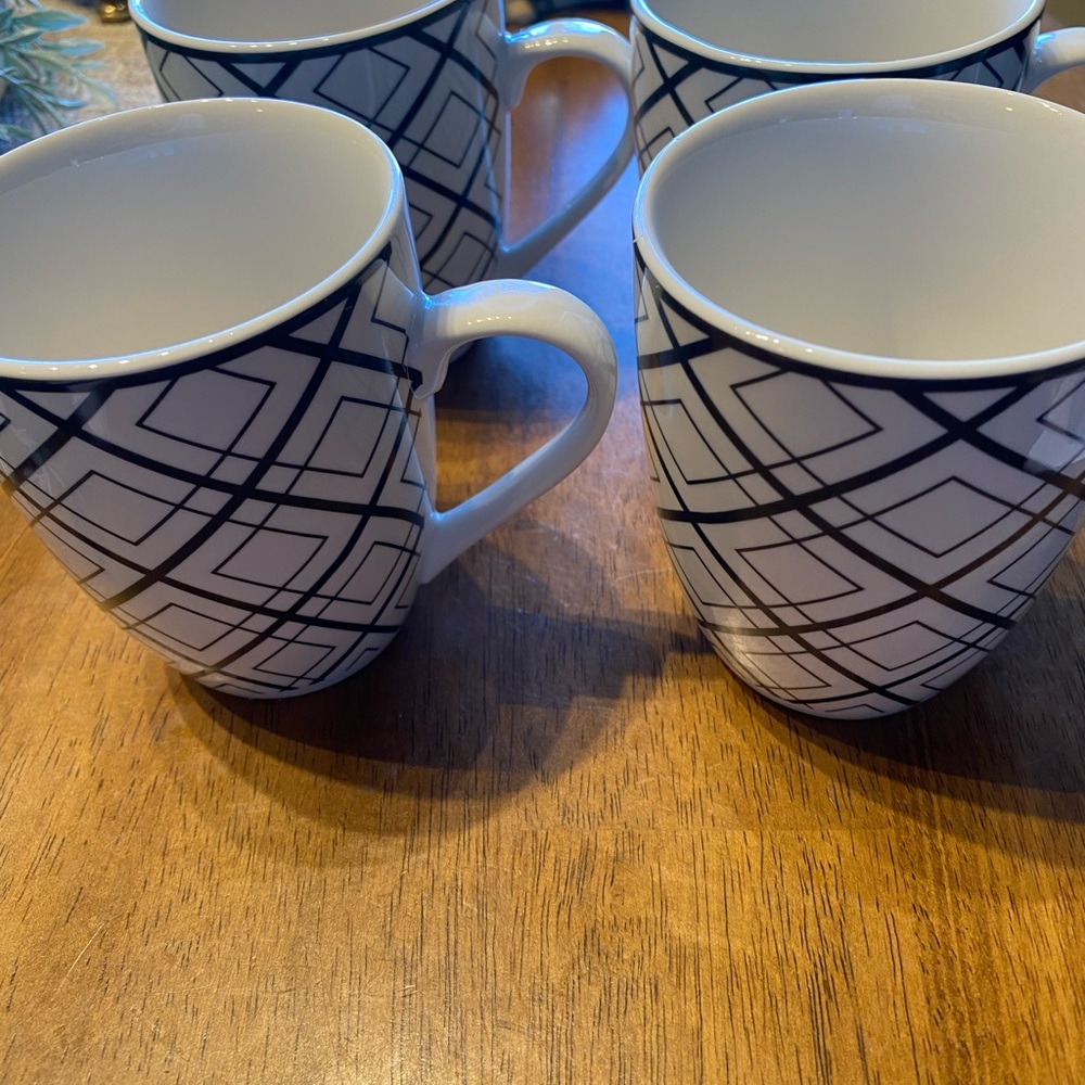 Set of 4 Dover $ York  mugs. New. Geometric pattern. Ceramic. D/w and M/W